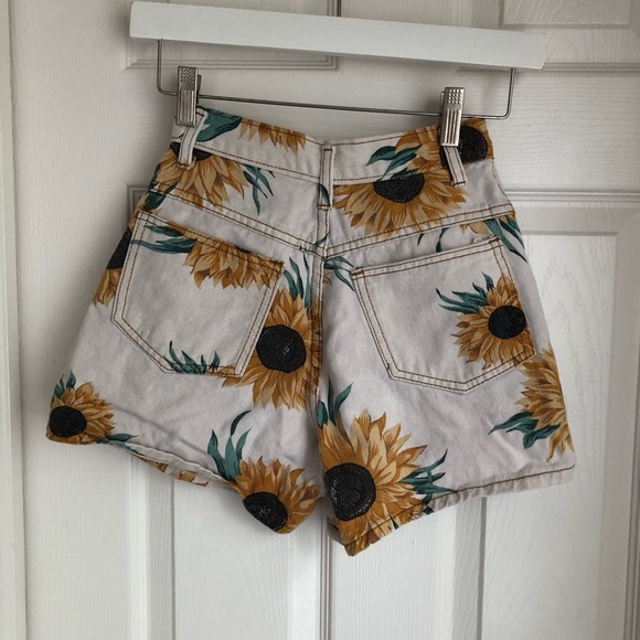 Vintage High Waisted Sunflower Shorts - Picture 2 of 8